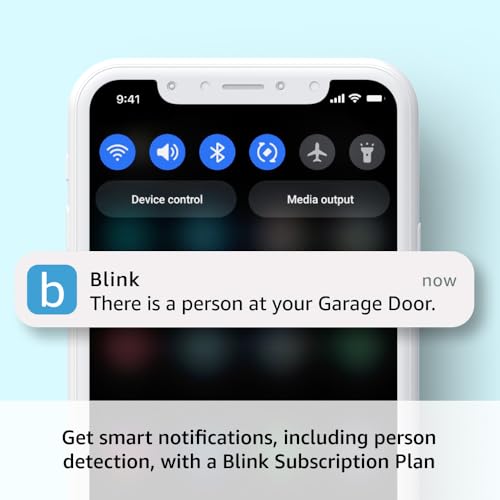 Blink Mini 2 – Plug-in-Smart-Überwachungskamera, HD-Nachtansicht in Farbe, eingebauter Scheinwerfer, Zwei-Wege-Audio, Bewegungserkennung, funktioniert mit Alexa (weiß)