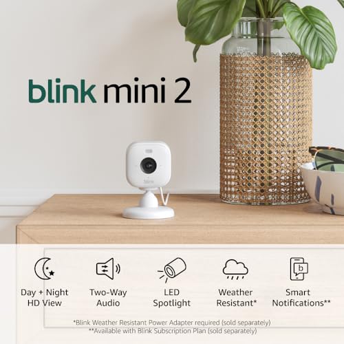 Blink Mini 2 – Plug-in-Smart-Überwachungskamera, HD-Nachtansicht in Farbe, eingebauter Scheinwerfer, Zwei-Wege-Audio, Bewegungserkennung, funktioniert mit Alexa (weiß)