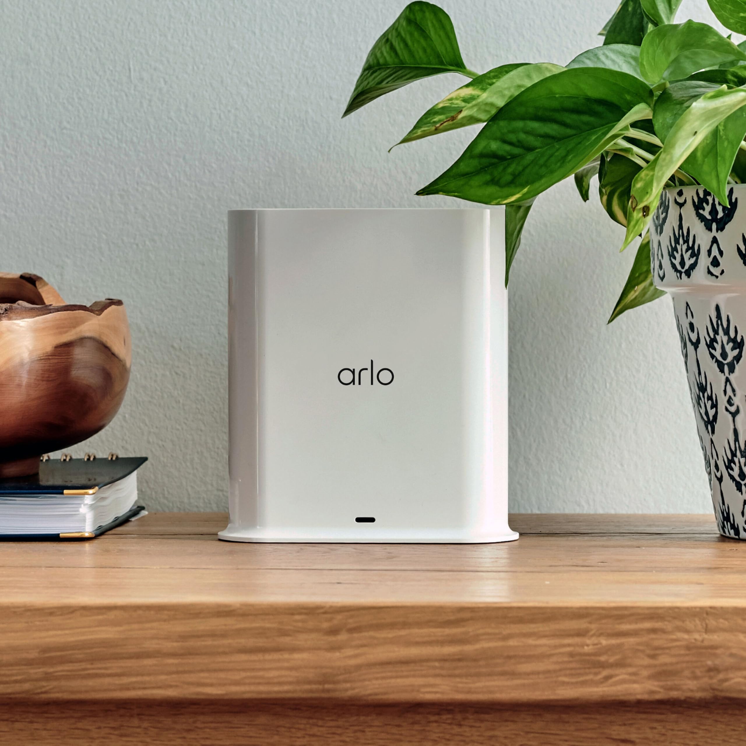 Arlo Pro SmartHub - Arlo Certified Accessory - Connects Arlo Cameras to Wi-Fi, Works with Arlo Ultra 2, Ultra, Pro 5S 2K, Pro 4, Floodlight, Essential (Gen 1) & Video Doorbell Cameras - VMB4540